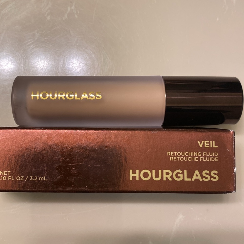 Hourglass Veil™ Retouching Fluid in Natural